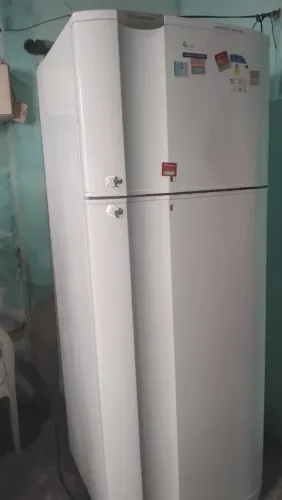 Vende-se uma geladeira valor:1.000