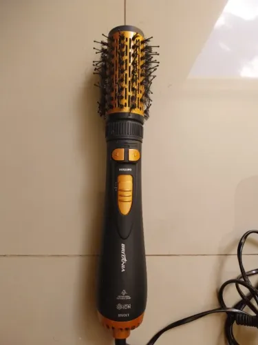 Escova rotativa Britânia bivolt com defeito
