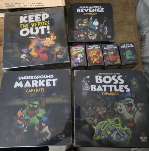 KEEP THE HEROES OUT (LACRADO/COMPLETO)