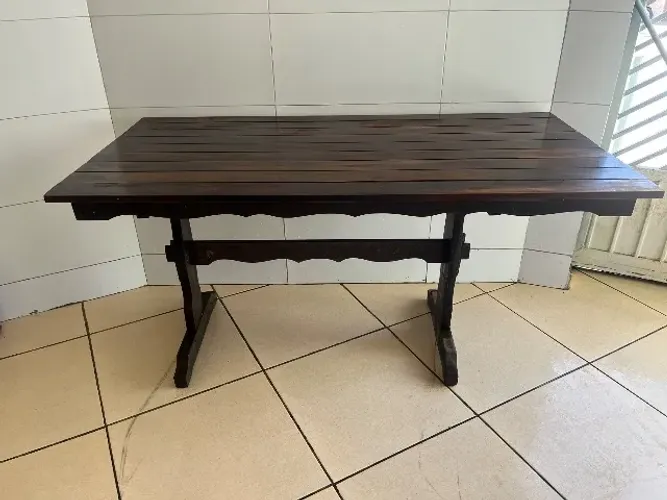 Mesa de jantar em ipê