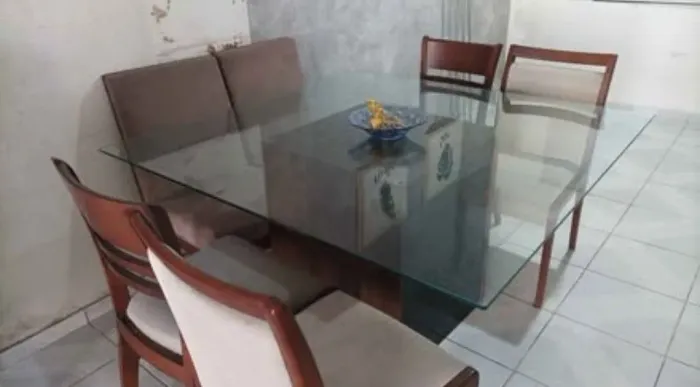Mesa em vidro com 6 cadeiras