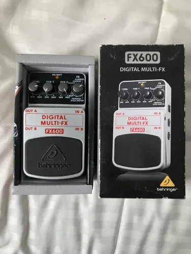 Pedal Multiefeito Behringer FX600