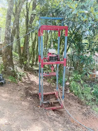 Máquina perfuratriz de poços semi-artesiano
