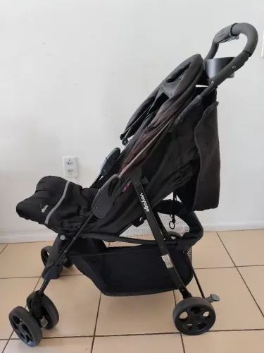 Carrinho de bebê voyage