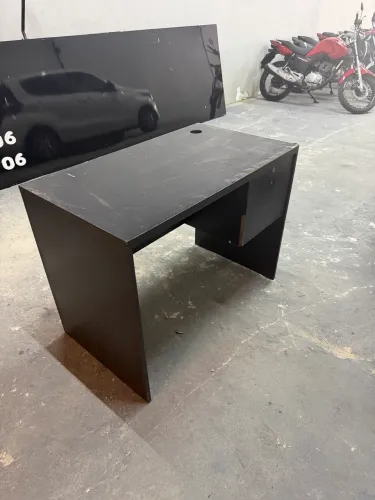 Mesa para escritório com gavetas