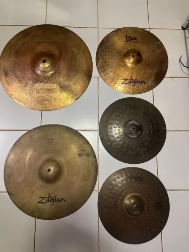Set de pratos de bateria Zildjian e Paiste com case