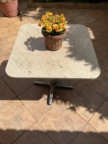 Mesa de Granito - 4 Lugares - 75x75cm