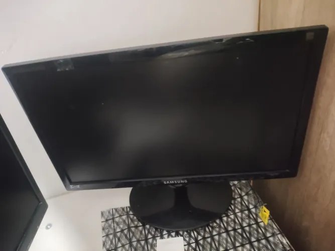 Dois monitores 