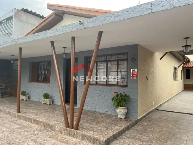 Casa em Rua dos Coqueiros - Vila Galvão - Guarulhos/SP