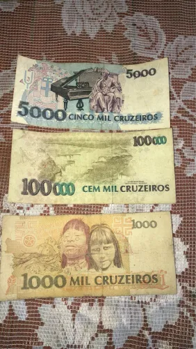 Cédulas e moedas