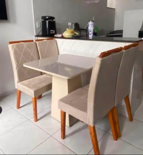 ? MESA COM O TAMPO EM VIDRO?