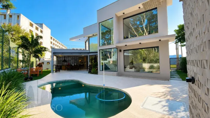 À Venda | Casa de Alto Padrão no Alphaville Residencial III com 4 Quartos, Piscina e Espaç