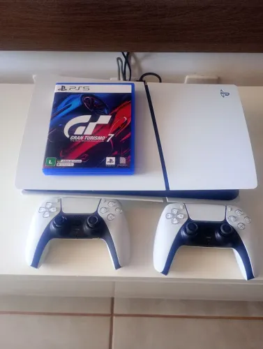 Ps5 com 2 controles e 1 jogo