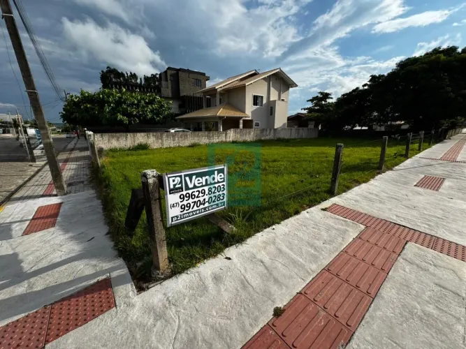 Terreno De Esquina Quadra Mar em Zimbros - Bombinhas/SC