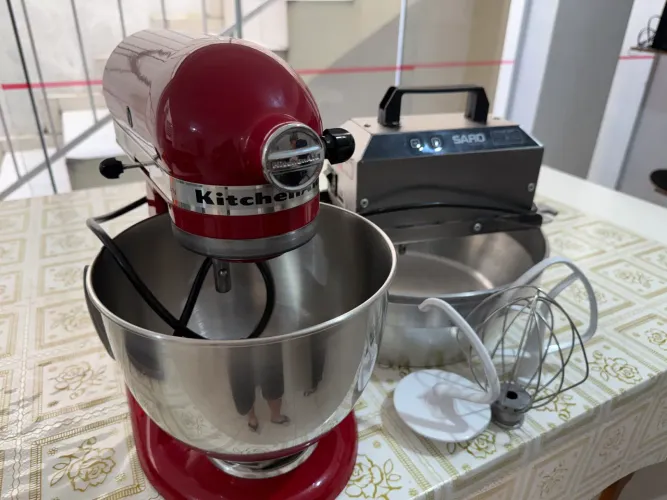Kit Batedeira KitchenAid Artisan + Panela Mexedora SARO