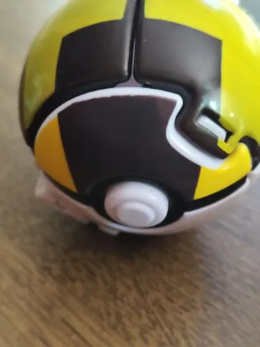 vende-se pokébola e o pokémon froak oficial 