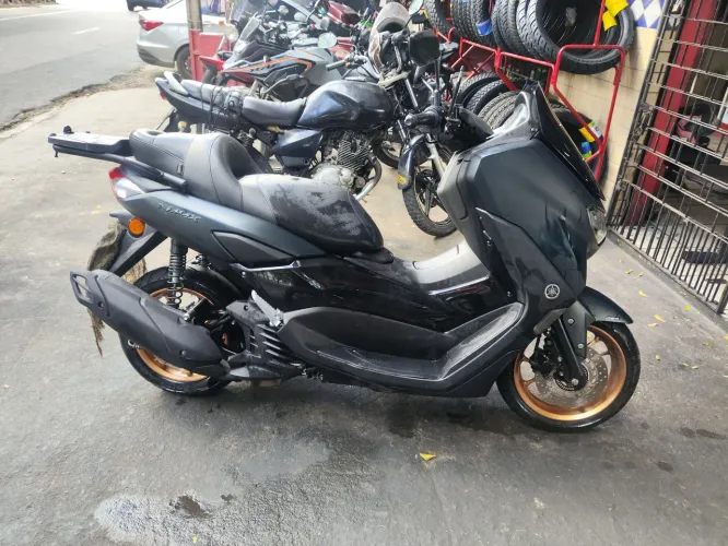 Nmax 23/23, único dono, particular, com apenas 10k km