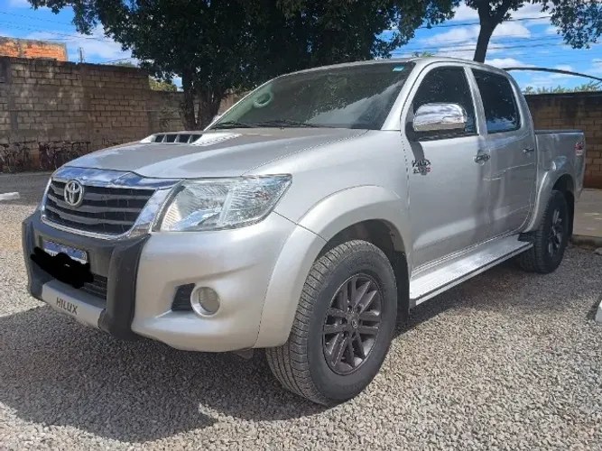 Toyota Hilux CD SRV D4-d 4X4 3.0 TDI Diesel AUT 2013