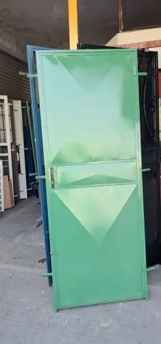 porta de deposito R$ 499