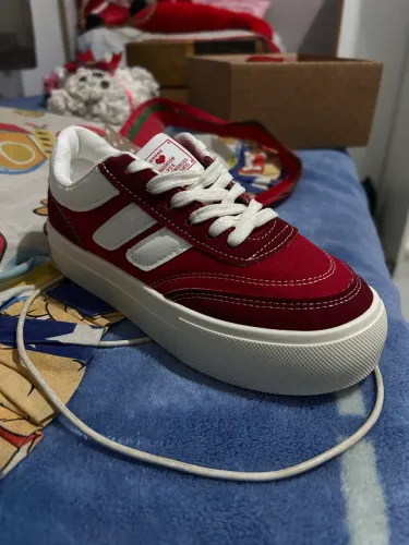 Tênis vermelho lovito x Glenda 