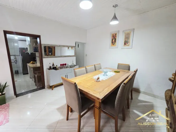 Casa Ampla à Venda no Km 18 Osasco | 293m², 3 Dormitórios e 7 Vagas