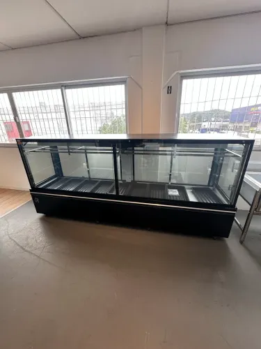 Balcão açougue 3M gancheira ar forçado c/aquecimento no vidro - refrimate