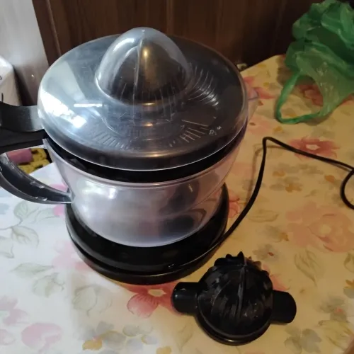 Vendo espremedor de laranja