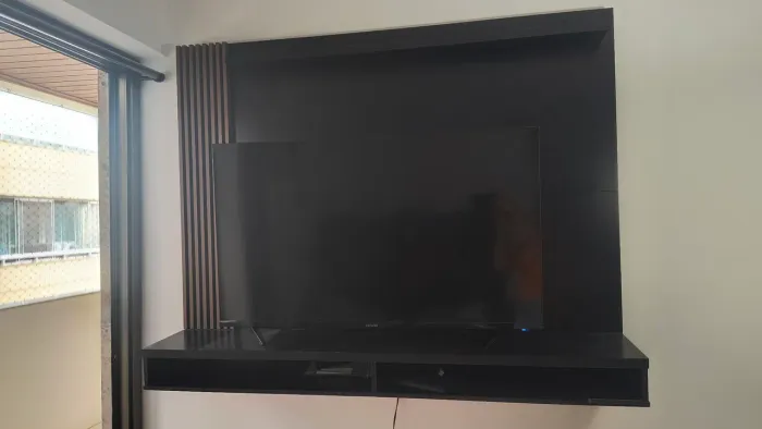 Rack suspenso para tv de até 50 "