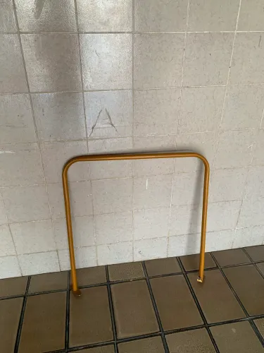 Provador de ferro dourado
