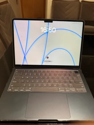 Vendo MacBook 2022 M2 