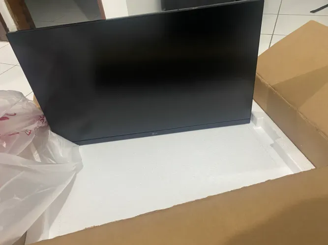 Monitor LG Ultra Gear, novo 