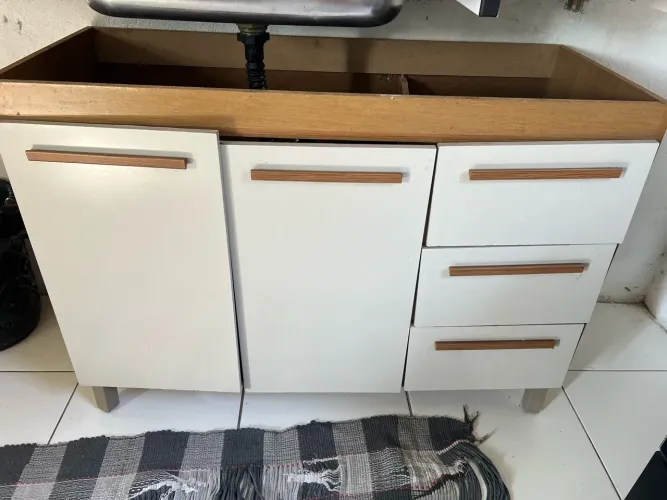 ARMÁRIO DE COZINHA À VENDA