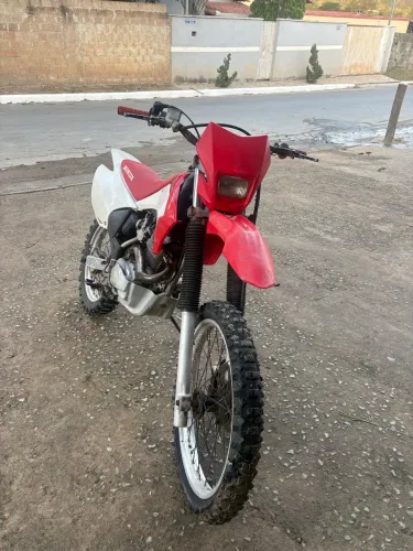Vendo Crf 230 fiz manutenção nela ontem