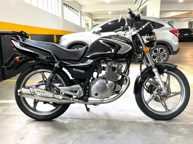 Vendo uma moto Suzuki Yes