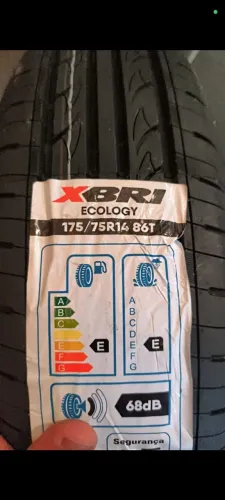 Vende-se pneu R14
