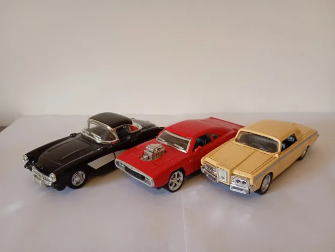Lote 03 - Miniaturas De Carros Diversas