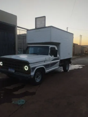 Ford F-1000 Super Diesel CE 3.9 1982