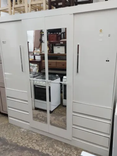 Guarda roupa com espelho 