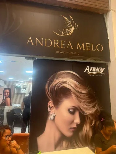 Precisa -se de cabeleireira com experiência 