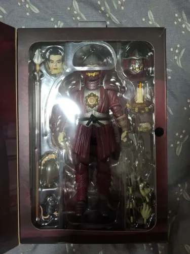 Boneco Shredder as Drácula (vermelho) - Neca