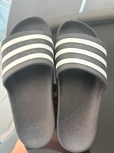 Chinelo Adidas número 38