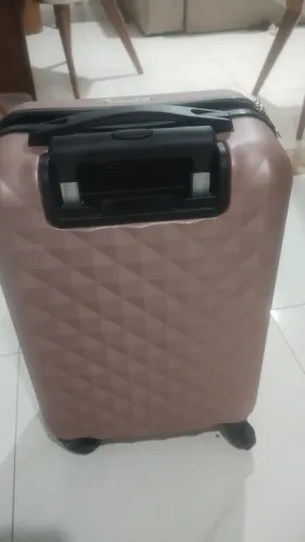Vendo malas para de 10kg muito resistente ,boa para transportar suas roupas e objetos 