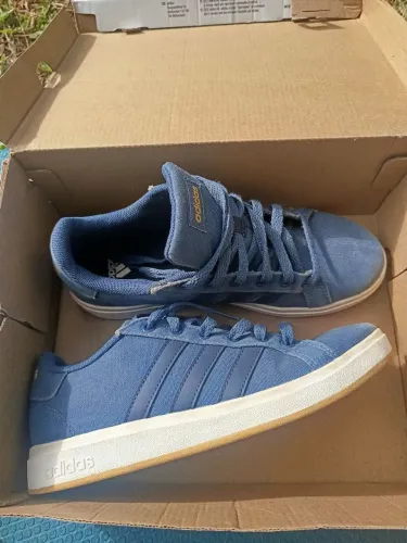 Tênis Adidas (Tam.36)