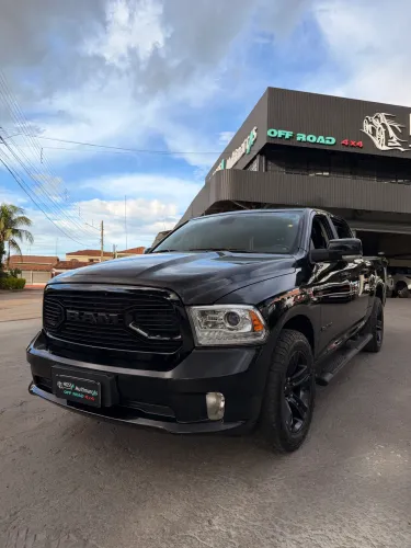 Ram Classic Laramie Night Edition 5.7 V8 16V Gasolina 4X4 Aut. 2023