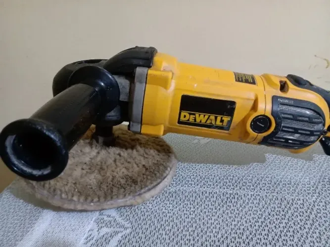 Máquina politriz rotativa profissional da linha DEWALT