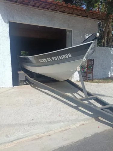 Vendo Barco Ano18 tam.: 5,5mts - Motor Suzuki 15HP 2T - com carretinha (Impecável)