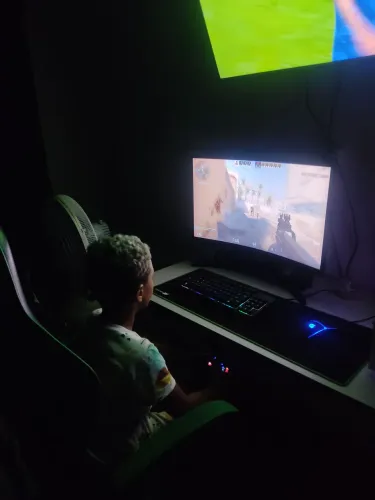 Monitor Gamer Samsung Odyssey G5, 27 Pol, VA, QHD, 1ms, 165Hz