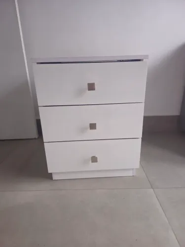 2 Mesas de cabeceira 
