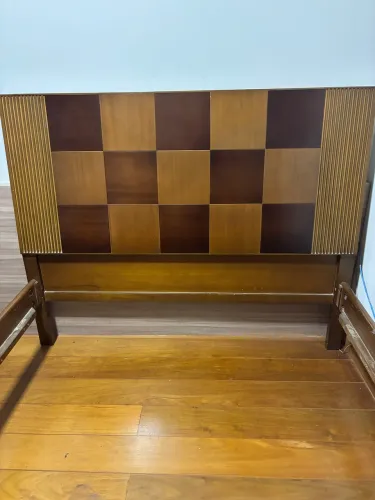 Cama de casal - Madeira