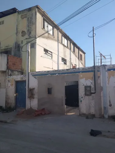 Oportunidade para investir! Prédio 3 andares + terraço para 9 suites ou kitnet ! R$150.mil